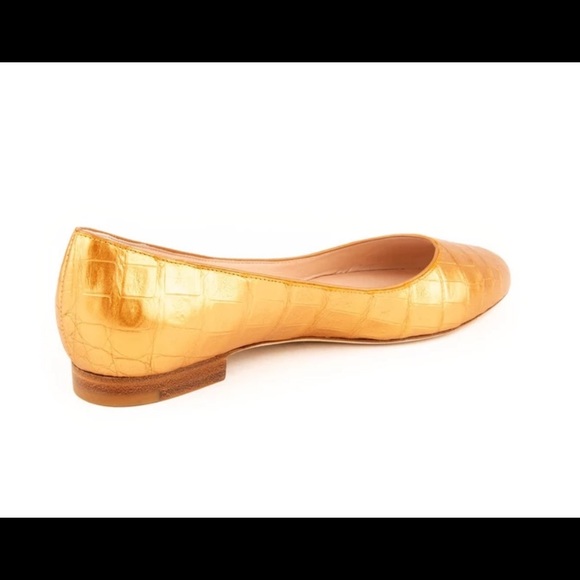 NANCY GONZALEZ - Picture 3 of 3